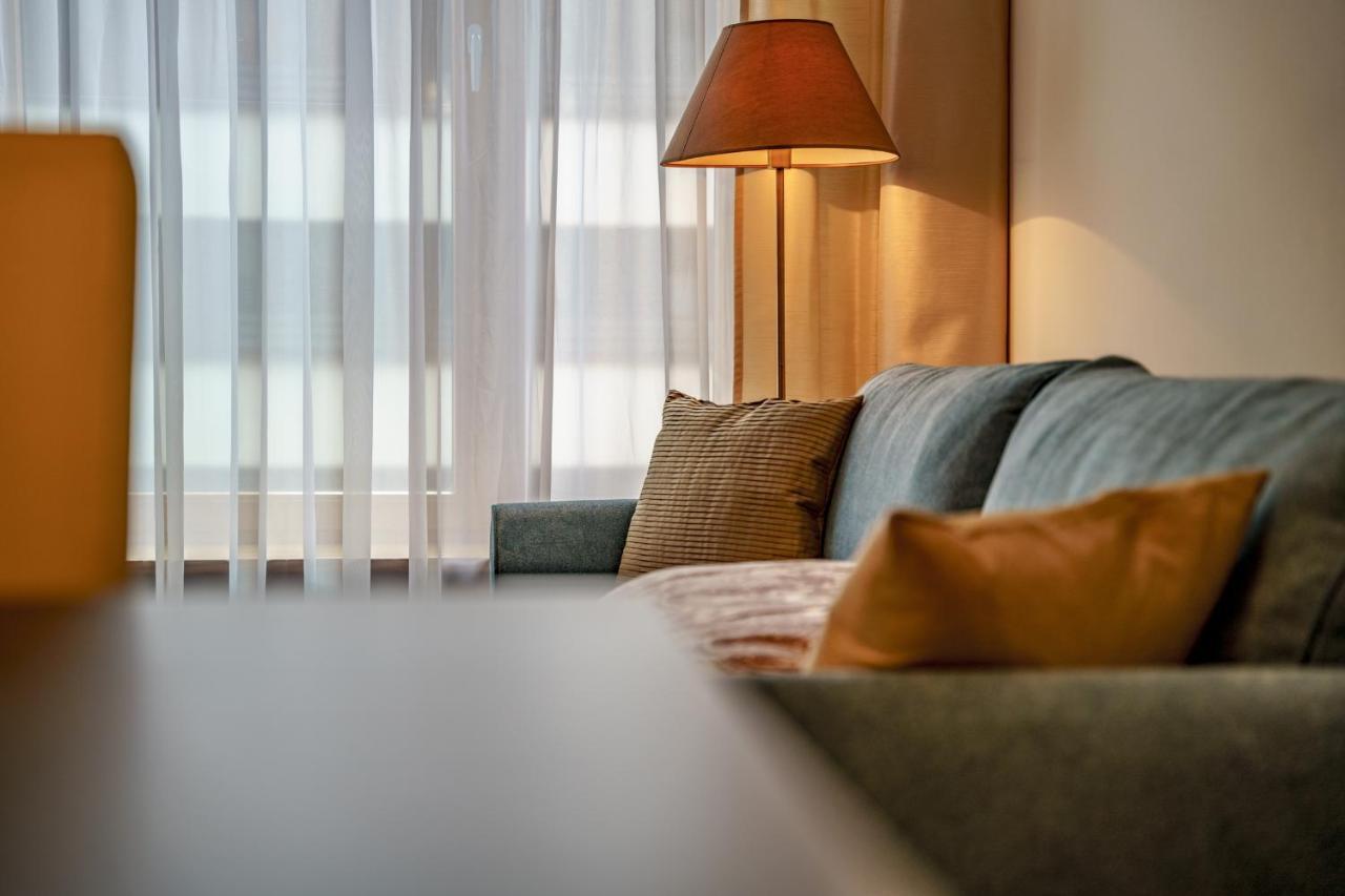 Butas Bright And Charming- Golden Apartment- Center&s2a *
